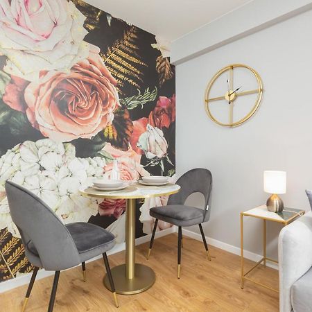 City Center Apartment Near The Vistula By Noclegi Renters Varšava Exteriér fotografie
